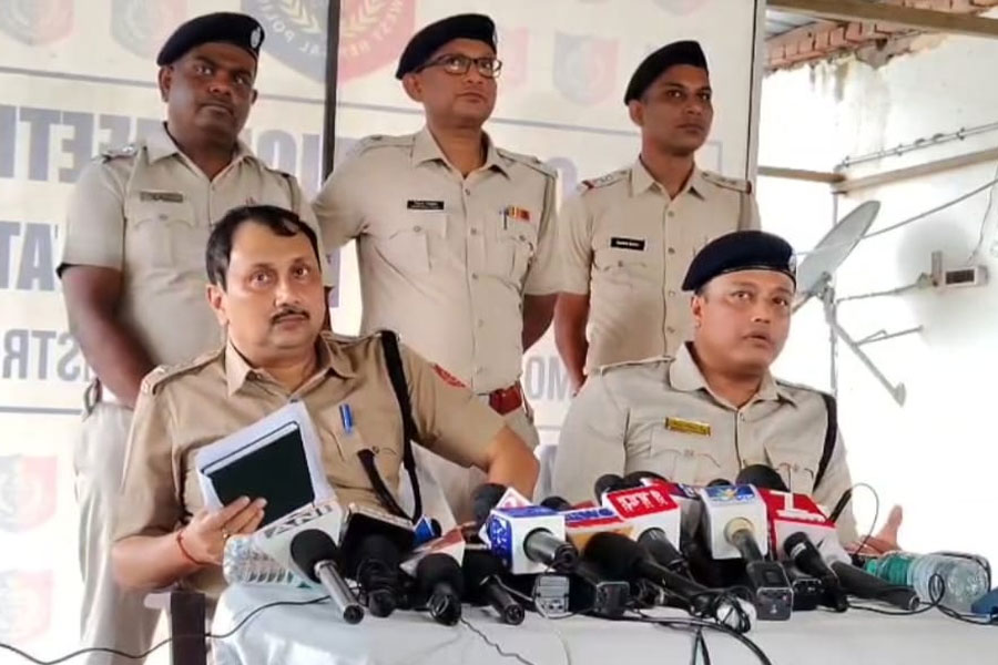 মহেশতলা গোষ্ঠী সংঘর্ষে আরএসএস যোগ! বজবজে বিপুল বোমার মশলা-সহ গ্রেপ্তার সংঘ কর্মী