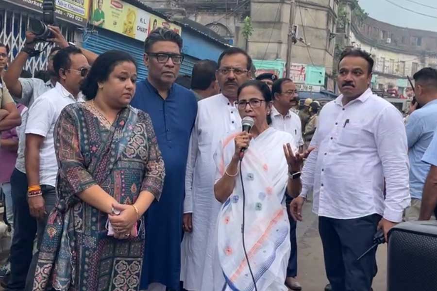 সরকারি খরচায় বাজার, ক্ষতিগ্রস্তদের আর্থিক সাহায্য, খিদিরপুর অগ্নিকাণ্ডে বড় ঘোষণা মুখ্যমন্ত্রীর