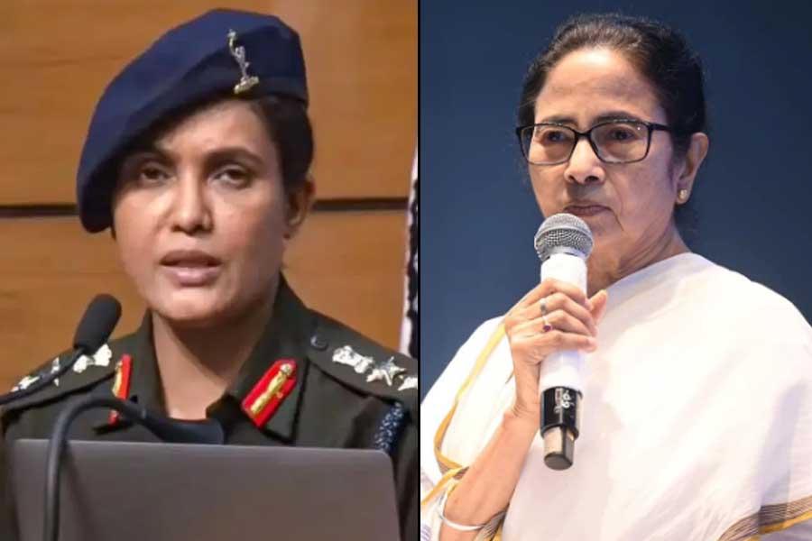 ‘আপনার মন্ত্রী তাঁকেও ছাড়লেন না’, কর্নেল কুরেশিকে বিতর্কিত মন্তব্যের জোর সমালোচনায় মমতা