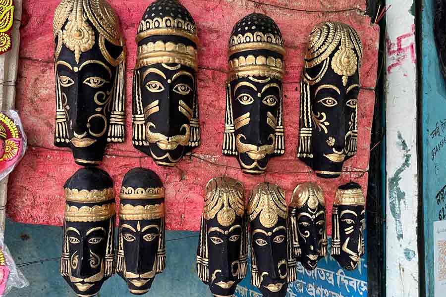 বর্ষাকালীন পর্যটনে চড়িদার নতুন আকর্ষণ নজরকাঠি মুখোশ! দাম কত জানেন?