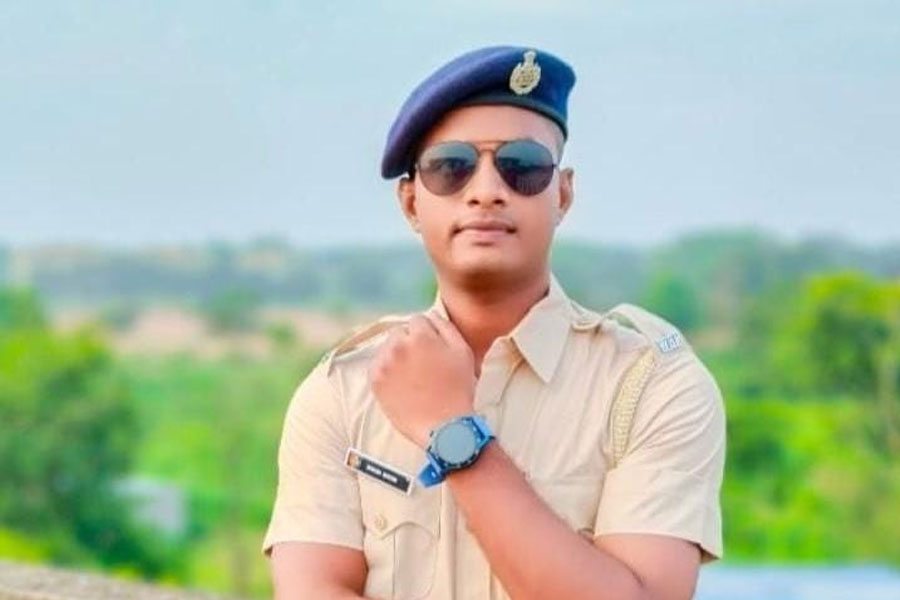 ৩ মাসের বিয়ে, অন্তঃসত্ত্বা স্ত্রী, জামাইষষ্ঠীর পর কর্মস্থলে ফিরেই আত্মহত্যার চেষ্টা কনস্টেবলের