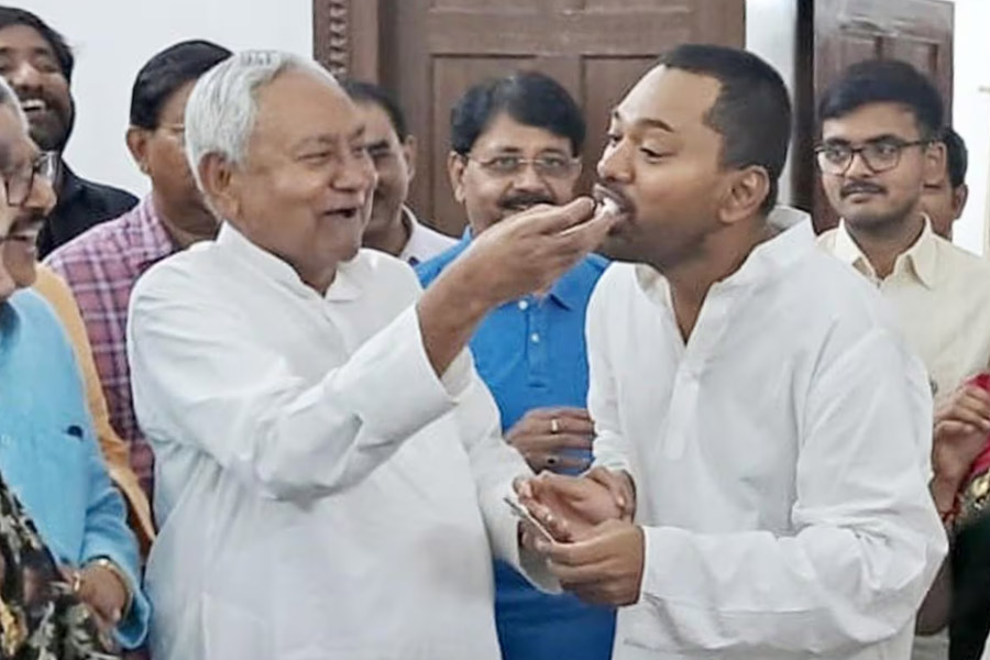 লালুর পরিবারতন্ত্রের বিরুদ্ধে লড়াইয়ে এনডিএ’র মুখ নীতীশের ছেলে! লড়তে পারেন নির্বাচনেও