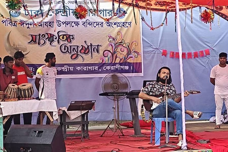 ‘…কেন এত অচেনা হলে’, কারাগারে ইদের অনুষ্ঠানে নোবেলের গলায় ইঙ্গিতবাহী গান!