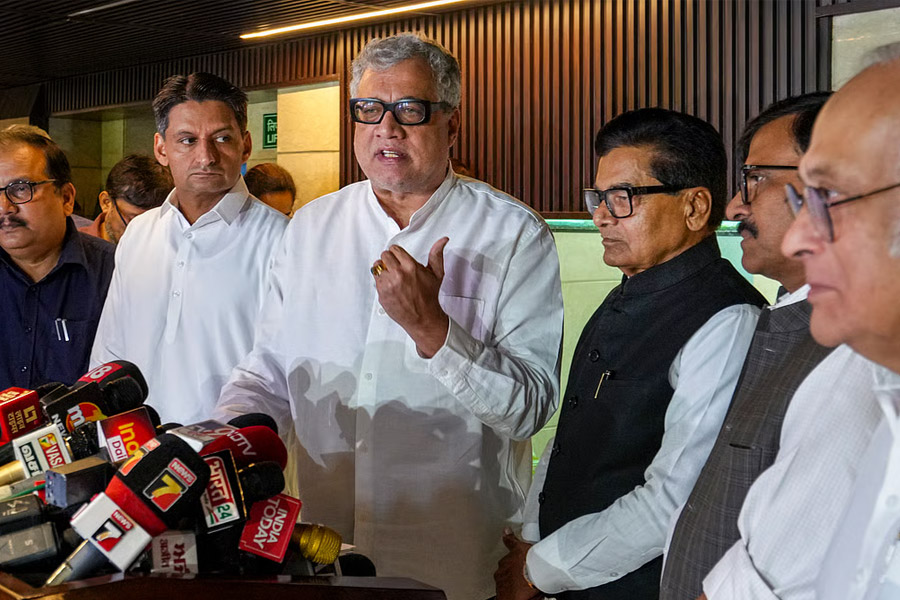‘সিঁদুর নিয়ে বিশেষ অধিবেশন চাই’, তৃণমূলের উদ্যোগে ‘একজোট’ হয়ে মোদিকে চিঠি ১৬ দলের