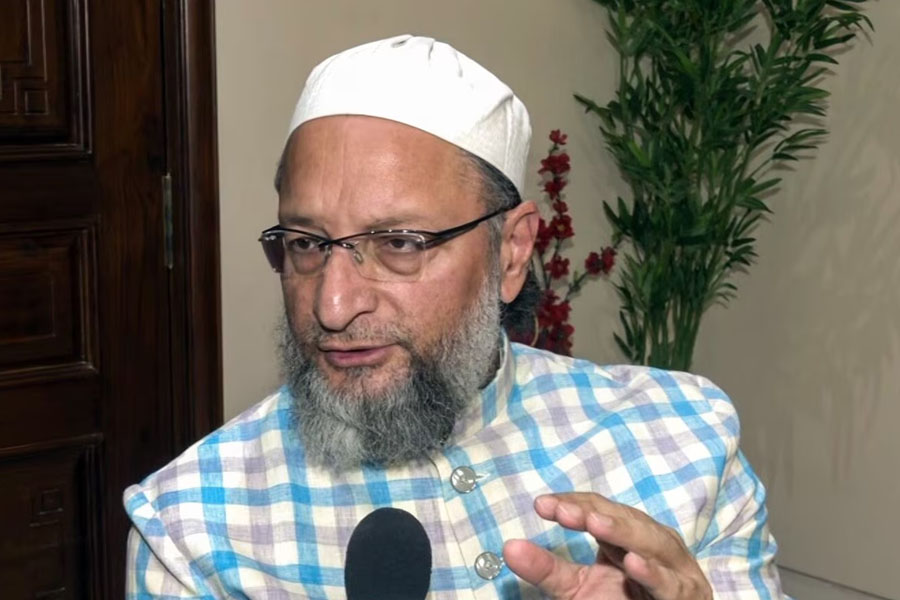 ‘মহিলাদের উপর ৩ সন্তানের বোঝা চাপাতে চাইছেন কেন?’, ভাগবতকে পালটা ওয়েইসির