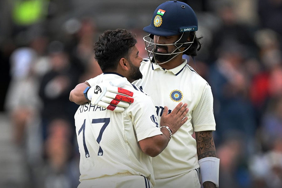 পন্থ-রাহুলের সেঞ্চুরির পর ৩১ রানে পড়ল ৬ উইকেট, প্রথম টেস্ট জিততে অগ্নিপরীক্ষার মুখে বুমরাহরা