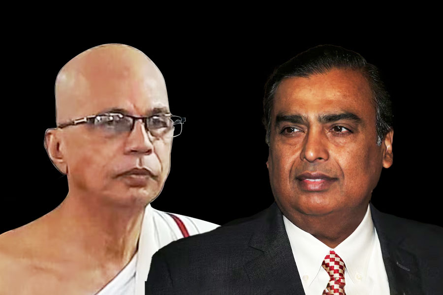 ৭৫ কোটির বেতন ছেড়ে সন্ন্যাস! শান্তির খোঁজে জীবনের নতুন ইনিংস শুরু আম্বানির ডানহাতের