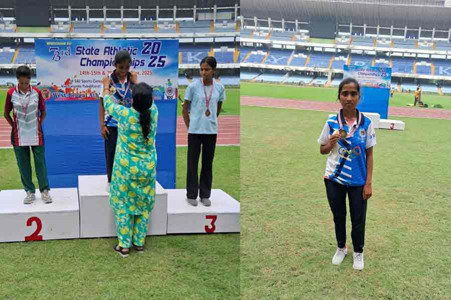 ভাঙা ঘরে চাঁদের আলো! আর্থিক বাধা সরিয়ে ১০ হাজার মিটার দৌড়ে সোনা পুরুলিয়ার পুষ্পরানির