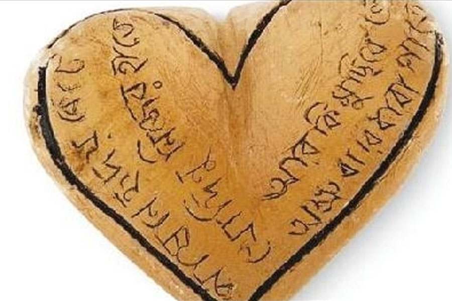 কবিগুরুর হাতে গড়া একমাত্র ভাস্কর্য! আজ নিলামে