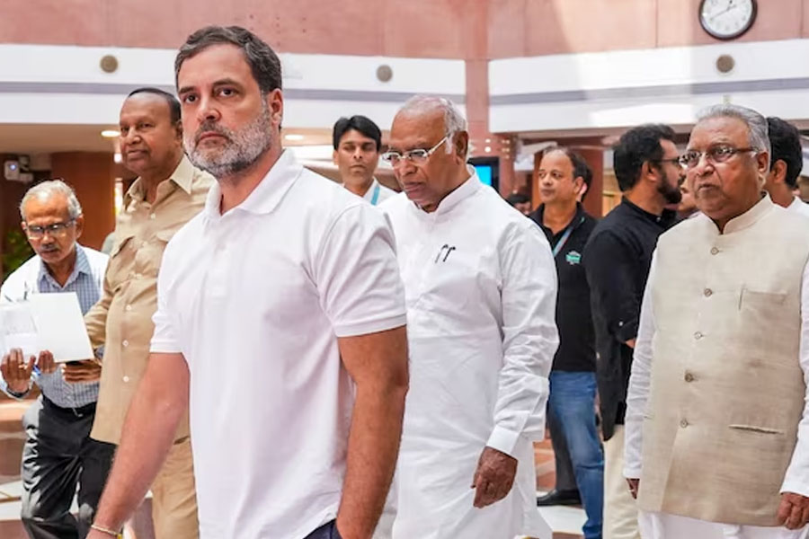 ‘ডিজিটাল ভোটার লিস্ট, সিসিটিভি ফুটেজ প্রকাশ করুন’, নির্বাচনে ‘স্বচ্ছ্বতা’ নিয়ে কমিশনকে চ্যালেঞ্জ রাহুলের