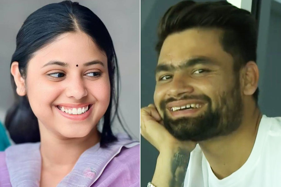 রিঙ্কু-প্রিয়ার বাগদান পর্ব সারা! ভাইরাল যুগলের মিষ্টি ছবি