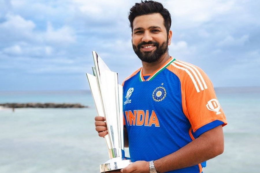‘টি-২০ বিশ্বকাপ ফাইনালে অসুস্থ হয়ে পড়েছিলাম’, ড্রেসিংরুমে স্বস্তি ফেরান কে? জানালেন রোহিত