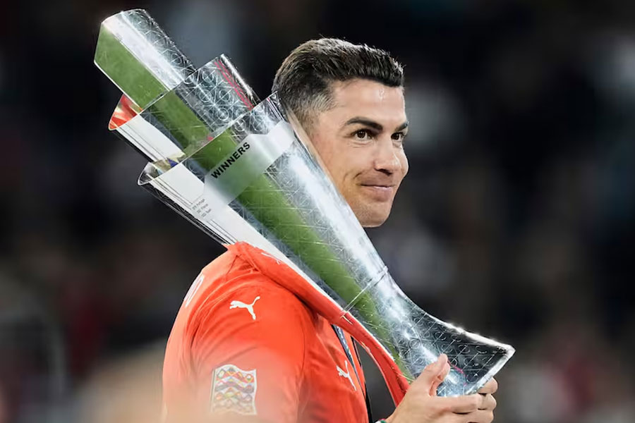 এটা রোনাল্ডোর ফুটবল দুনিয়া! আমরা শুধু জীবনের পাঠ শেখার শিক্ষার্থীমাত্র