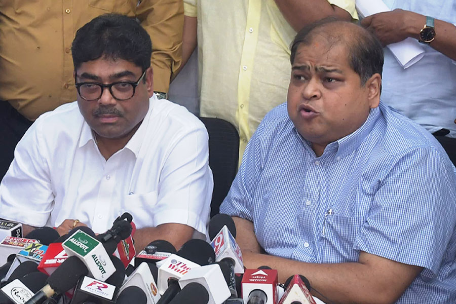 ‘মোহনবাগানের সেরা একাদশ হয়ে সমর্থকদের চাহিদা পূরণ করব’, দেবাশিস দত্তকে পাশে নিয়ে ঘোষণা সৃঞ্জয় বোসের