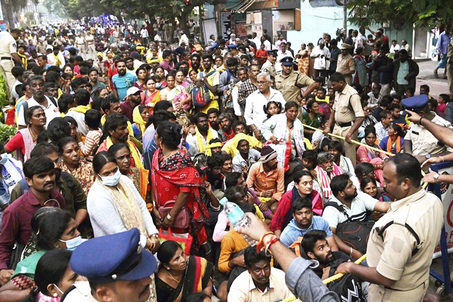 বেঙ্গালুরুর আগেও একাধিক পদপিষ্টের ঘটনায় উত্তাল হয়েছে দেশ, কবে শিক্ষা নেবে প্রশাসন?