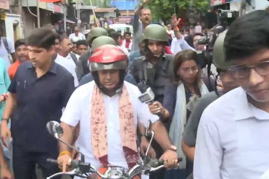সুকান্তর বাইক মিছিলে ‘বাধা’, পুলিশ ও বিজেপি কর্মীদের হাতাহাতি, ‘পশ্চিমবঙ্গ দিবস’ পালন ঘিরে তুলকালাম