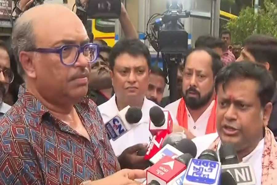 মাঝরাস্তায় সাক্ষাতের পরই আটক সুকান্ত ও চিকিৎসক রজতশুভ্র, ভবানীপুরে ধুন্ধুমার