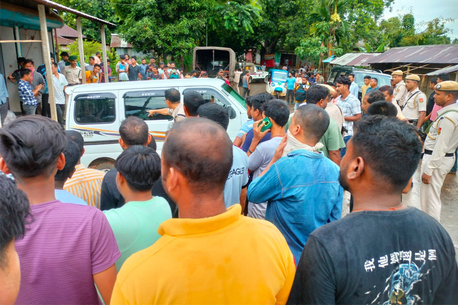 তুতো বোনের প্রতি আকর্ষণ, ‘পথের কাঁটা’ প্রেমিককে ‘খুন’ করে দেহ ৩ দিন ফ্রিজারে রাখল চিকিৎসক!