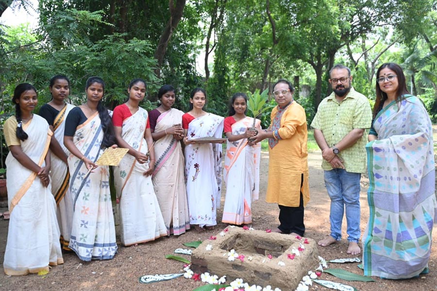 অপারেশন সিঁদুরের সাফল্য উদযাপনে বৃক্ষরোপণ পণ্ডিত প্রদ্যুৎ মুখোপাধ্যায়ের, রাগের নামে নামকরণ গাছের