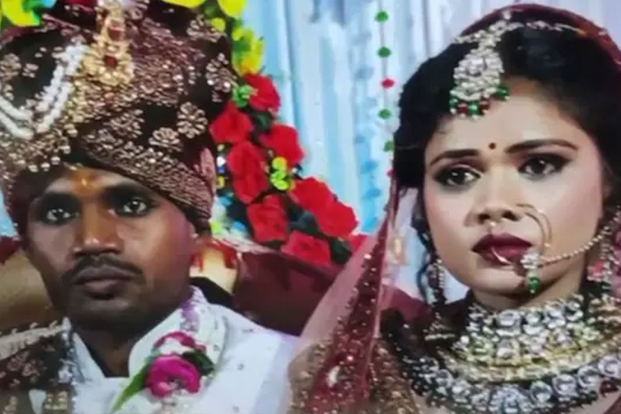 ‘আমি আমনের, ছুঁলেই ৩৫ টুকরো করব’, ফুলশয্যার খাটে ছুরি হাতে স্বামীকে শাসালেন স্ত্রী!
