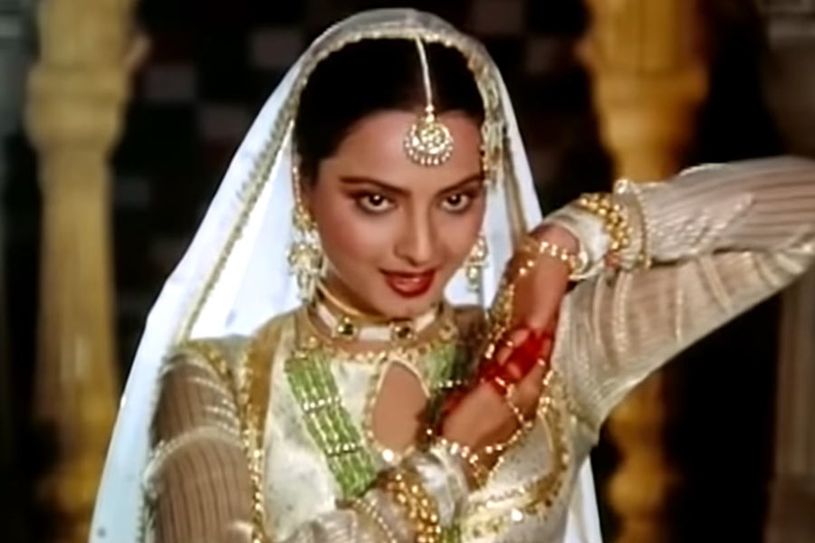 পর্দায় ফিরছে ‘উমরাও জান’! রেখা অভিনীত কাল্ট ক্লাসিক এবার ৪কে রেজলিউশনে