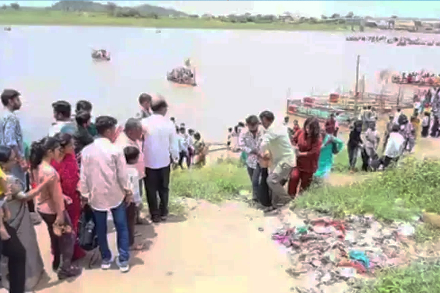 পুণ্যস্নানে নেমে অঘটন, গোদাবরী নদীতে তলিয়ে গেল ৫ কিশোর