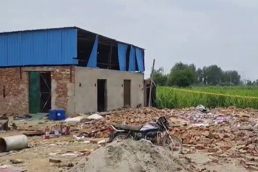 উত্তরপ্রদেশে বাজি কারখানায় ভয়াবহ বিস্ফোরণ, মৃত্যু ৬ শ্রমিকের