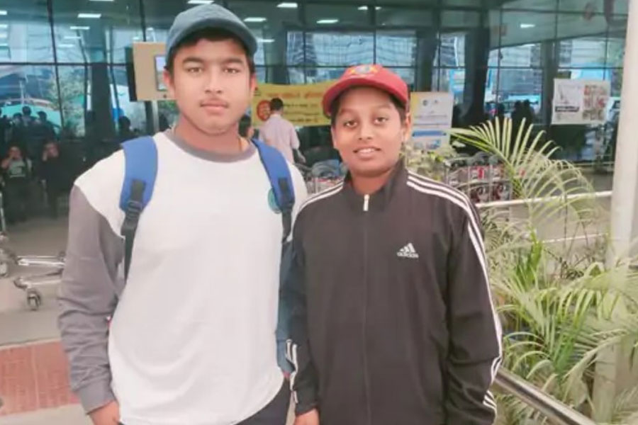 ১৩৪ বলে ৩২৭ রান, ২২টি ছক্কা! এবার বাইশ গজে ঝড় বৈভবের ১৩ বছর বয়সি বন্ধুর