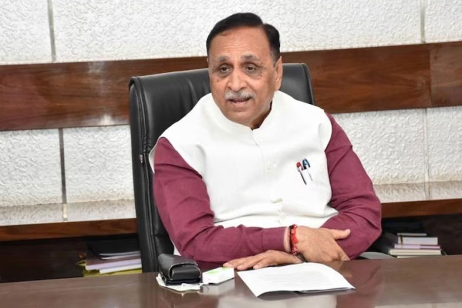 আহমেদাবাদের দুর্ঘটনাগ্রস্ত বিমানে ছিলেন গুজরাটের প্রাক্তন মুখ্যমন্ত্রী বিজয় রূপানি? নাম যাত্রী তালিকায়!
