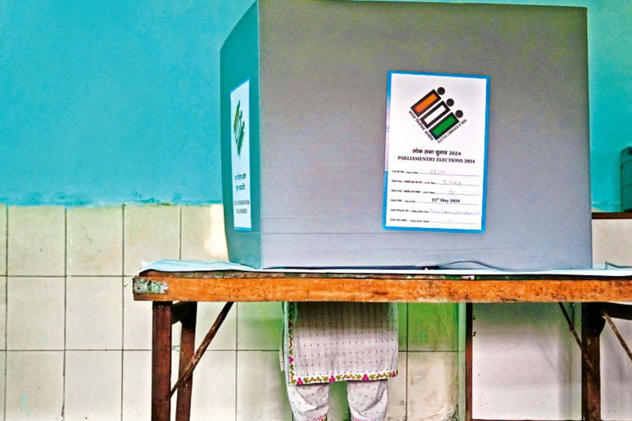 বিহারে ভোটের মুখে ভোটার তালিকা সংশোধন, এনআরসি-র পথে হাঁটা?