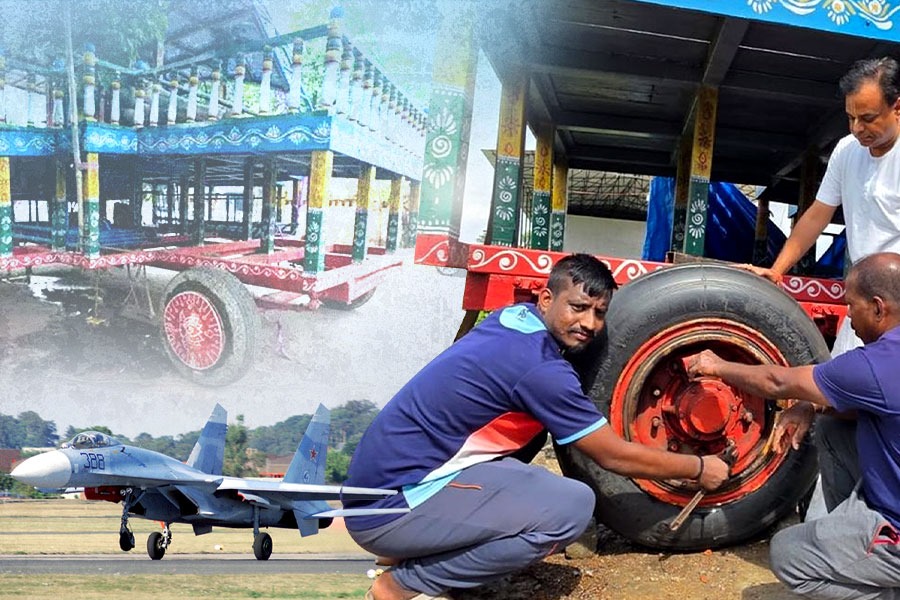 কলকাতায় ‘কুরুক্ষেত্রে’র ছোঁয়া, ভগবানের রথে বসল যুদ্ধবিমানের চাকা!