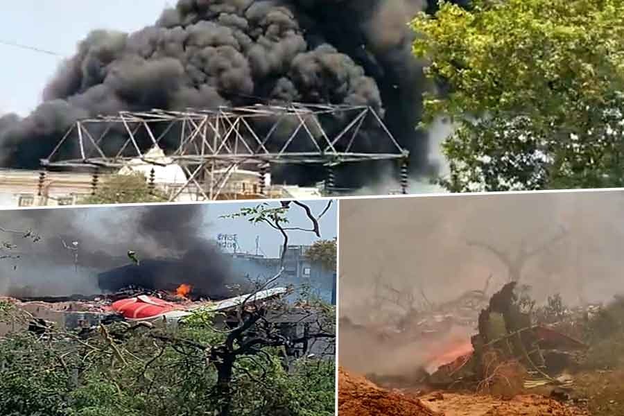 একই বিমানে পর পর উড়ান, পাইলটদের কাজের চাপ, আহমেদাবাদের মৃত্যুমিছিলে প্রশ্নের মুখে সংস্থাগুলি