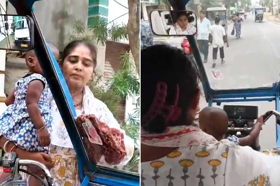 ঘরে অসুস্থ মেয়ে, সংসার চালাতে নাতনিকে নিয়ে টোটো চালাচ্ছেন হুগলির মুন্নি