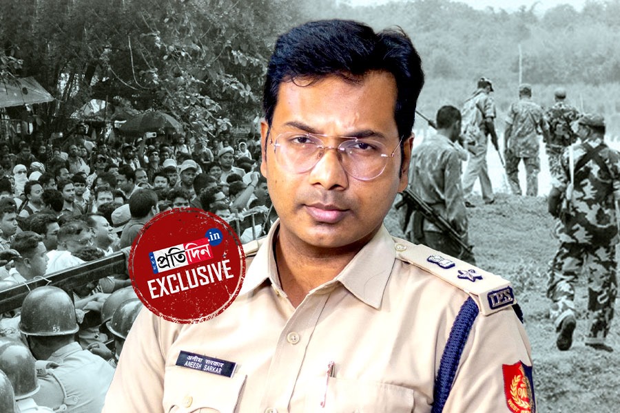 ‘রক্তাক্ত হয়েছিলাম,’ লাঠিচার্জ থেকে রিল বিতর্ক, অকপট IPS অনীশ সরকার