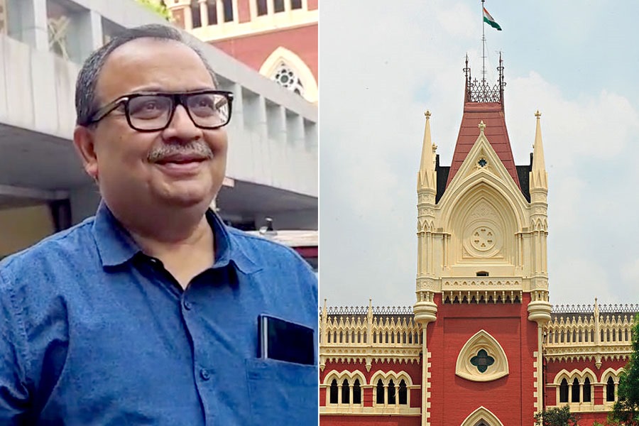 আদালত অবমাননা মামলায় নিয়মিত হাজিরা থেকে অব্যাহতি পেলেন কুণাল