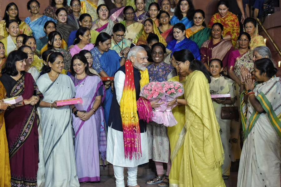 সংসদে পাশ হওয়ার ৬ বছর পর কার্যকর হতে পারে মহিলা সংরক্ষণ আইন! ইঙ্গিত কেন্দ্রের