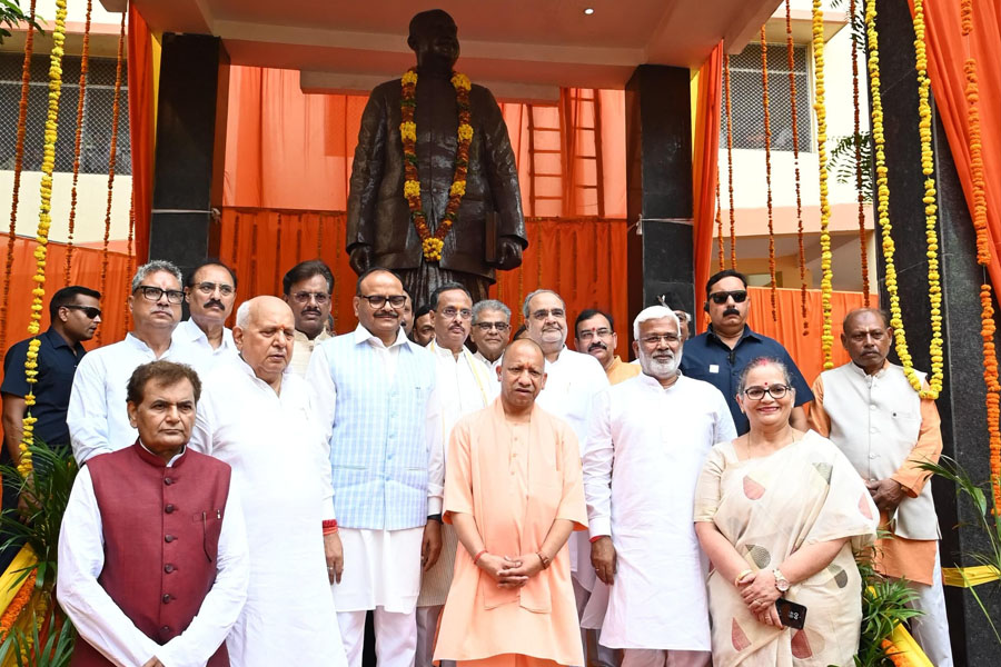 ‘এক ভারত, শ্রেষ্ঠ ভারত’-এর স্বপ্ন দেখেছিলেন শ্যামাপ্রসাদ, মৃত্যুদিবসে শ্রদ্ধা যোগীর