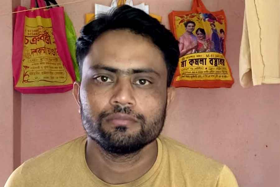 বাংলাদেশের দুষ্কৃতী ভুয়ো পরিচয়ে এপারের ভোটার! বাগদায় শাসক-বিরোধী রাজনৈতিক তরজা