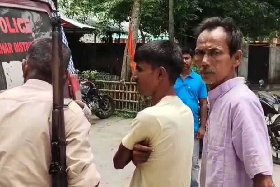 মেসোকে ‘বাবা’ পরিচয়ে তৈরি ভুয়ো আধার-ভোটার কার্ড, গ্রেপ্তার বাংলাদেশি যুবক