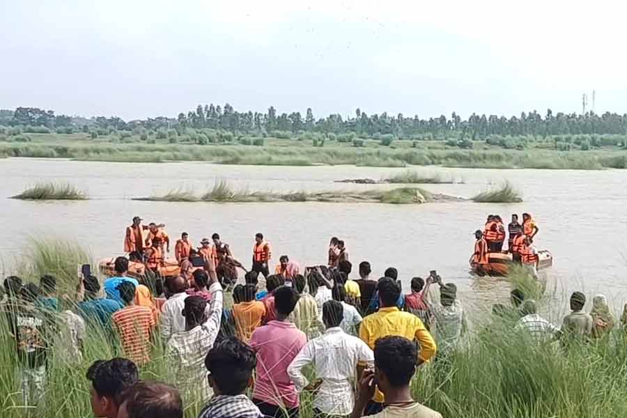 বাঁকুড়ায় দ্বারকেশ্বরে নেমে তলিয়ে যায় ৩ ছাত্র, ১৮ ঘণ্টা পর উদ্ধার দু’জনের দেহ