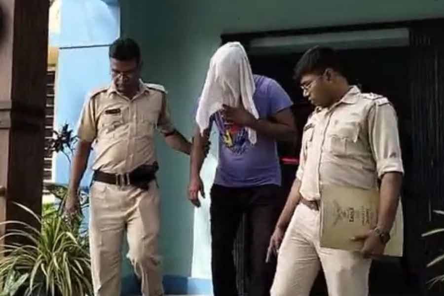 পুতুলের জন্য কাপড় আনতে যাওয়াই কাল, বাঁকুড়ায় দর্জির ‘লালসা’র শিকার নাবালিকা!