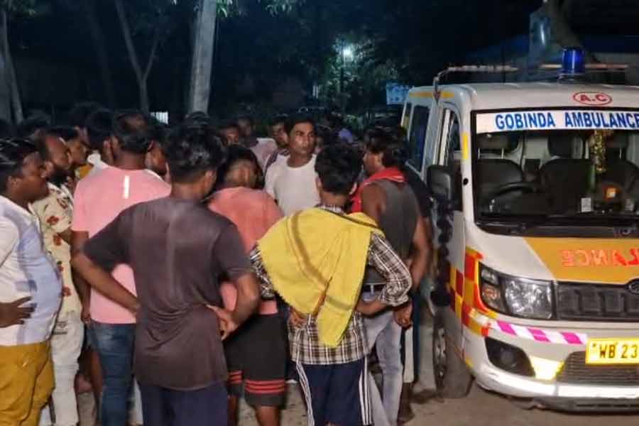 বন্ধুদের সঙ্গে আড্ডা দিতে গিয়ে খড়দহে অস্বাভাবিক মৃত্যু যুবকের, বিষ খাইয়ে খুন? ঘনাচ্ছে রহস্য