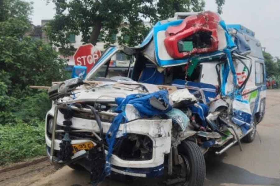 হাসপাতালে রোগী ভর্তি করে ফেরার পথে দুর্ঘটনা, লরির পিছনে ধাক্কা অ্যাম্বুল্যান্সের! বর্ধমানে মৃত ৩