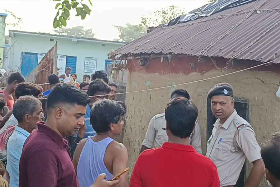 ঘুমের মধ্যেই নাবালককে ধারালো অস্ত্রের কোপ মদ্যপ যুবকের! চাঞ্চল্য বর্ধমানে