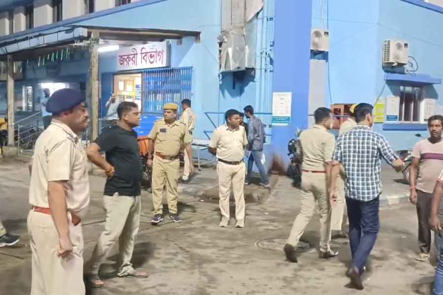জমি বিবাদের জের! বাড়ির অদূরে বসিরহাটে তৃণমূল কর্মীকে গুলি, কুপিয়ে ‘খুন’