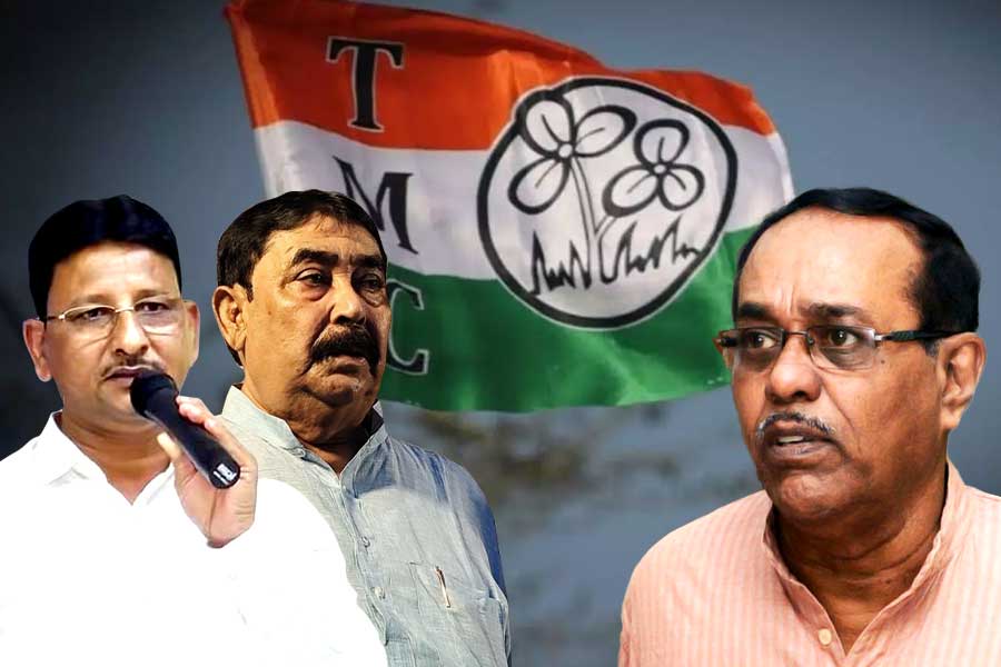 বীরভূমের কোর কমিটিকে কলকাতায় তলব তৃণমূল শীর্ষ নেতৃত্বের