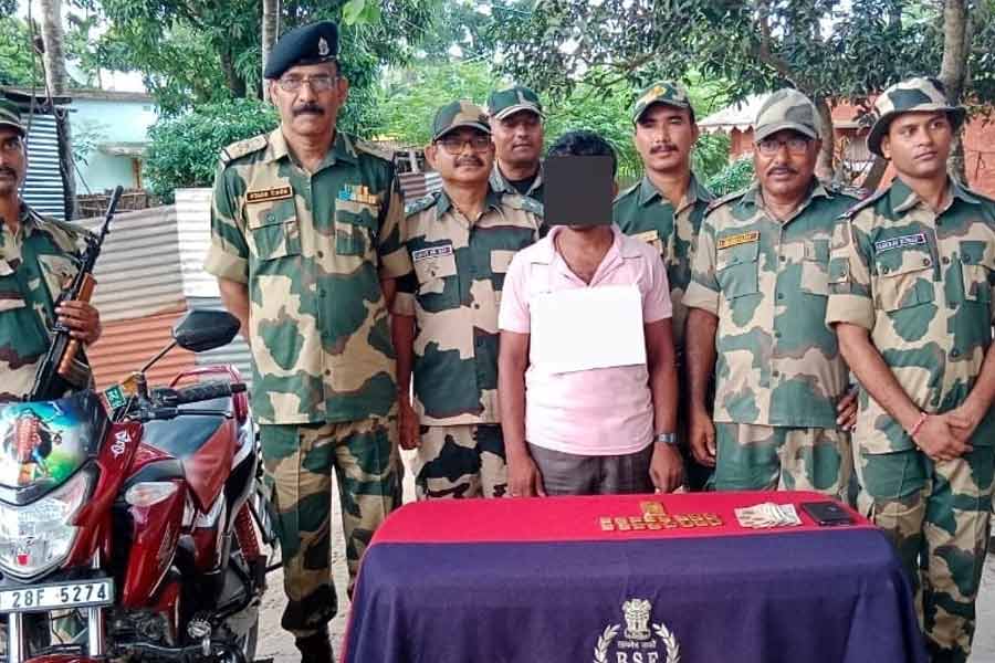 বনগাঁয় প্রায় আড়াই কোটি টাকার সোনা পাচার রুখল বিএসএফ, বমাল গ্রেপ্তার