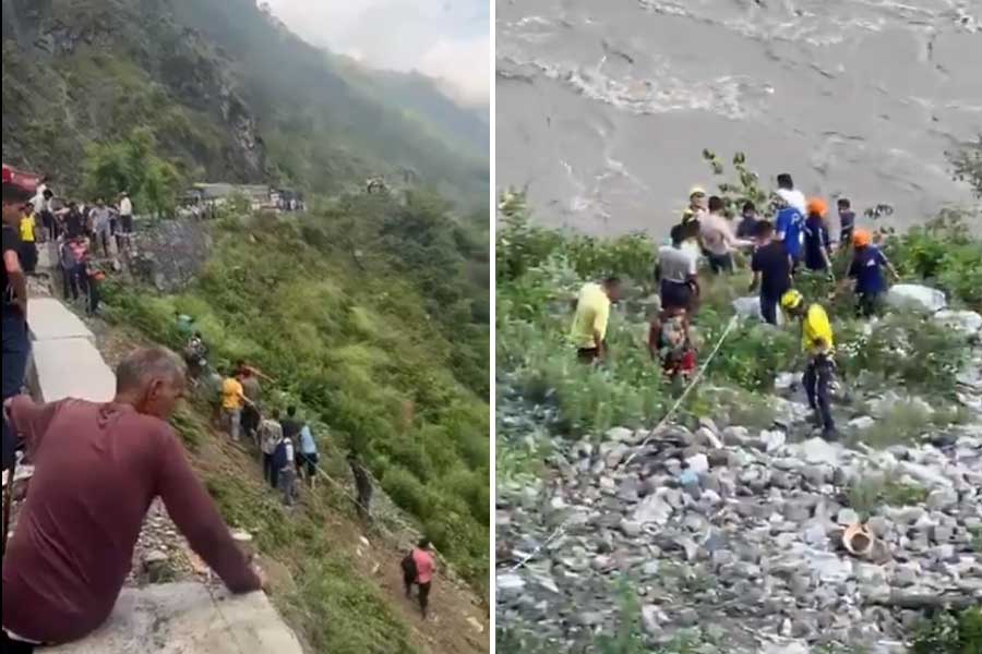 রুদ্রপ্রয়াগে পাহাড়ি পথে ভয়ংকর দুর্ঘটনা, অলকানন্দ নদীতে পড়ল বাস, নিখোঁজ ১১ যাত্রী