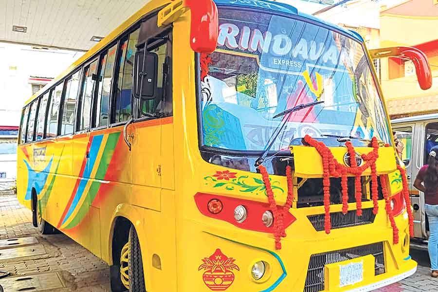 নতুন চেহারায় শ্রীরামপুর-করুণাময়ী রুটের ৩ নম্বর বাস, যাত্রী পরিবহণ সময়ের অপেক্ষা