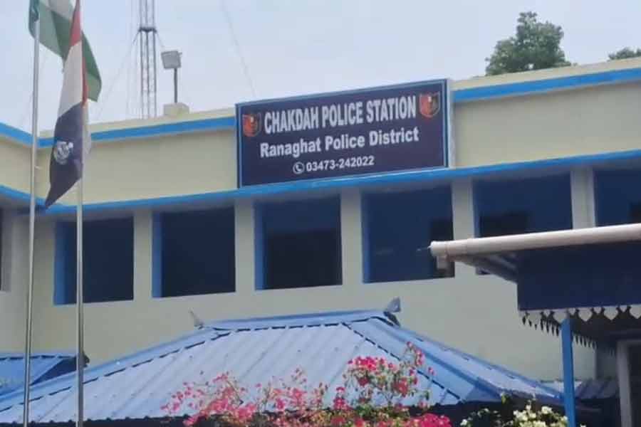 চাকদহে লটারি বিক্রেতাকে এলোপাথাড়ি কোপ! দাদাকে বাঁচাতে গিয়ে আক্রান্ত ভাই